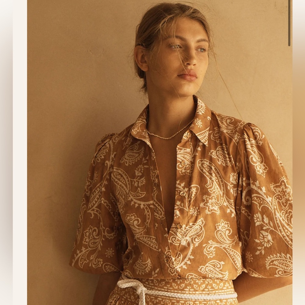 Aur Ocea Billow Sleeve Paisley Women's Top in Tan/Burnt Orange | Women’s Size 10